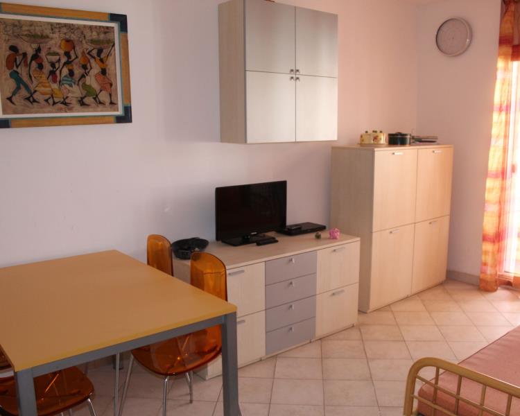 MARINA DI BIBBONA TOSCANA  AFFITTO APPARTAMENTI TRILOCALE IN RESIDENCE CON PISCINA, 6 posti letto